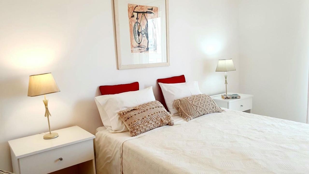 Quarteira Beach Vacation: 2Br Steps To The Sand Extérieur photo