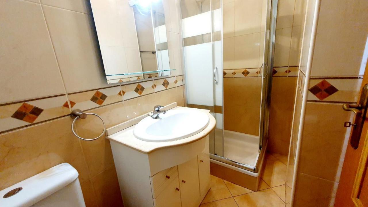 Quarteira Beach Vacation: 2Br Steps To The Sand Extérieur photo