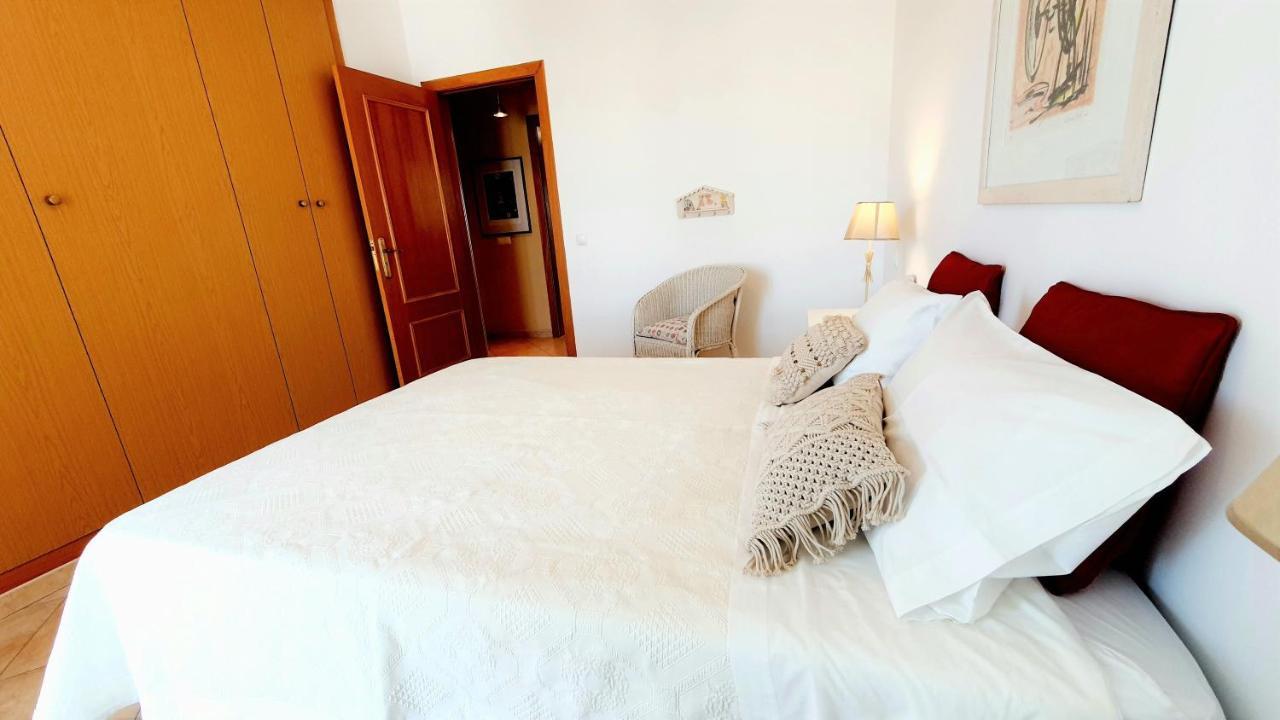 Quarteira Beach Vacation: 2Br Steps To The Sand Extérieur photo