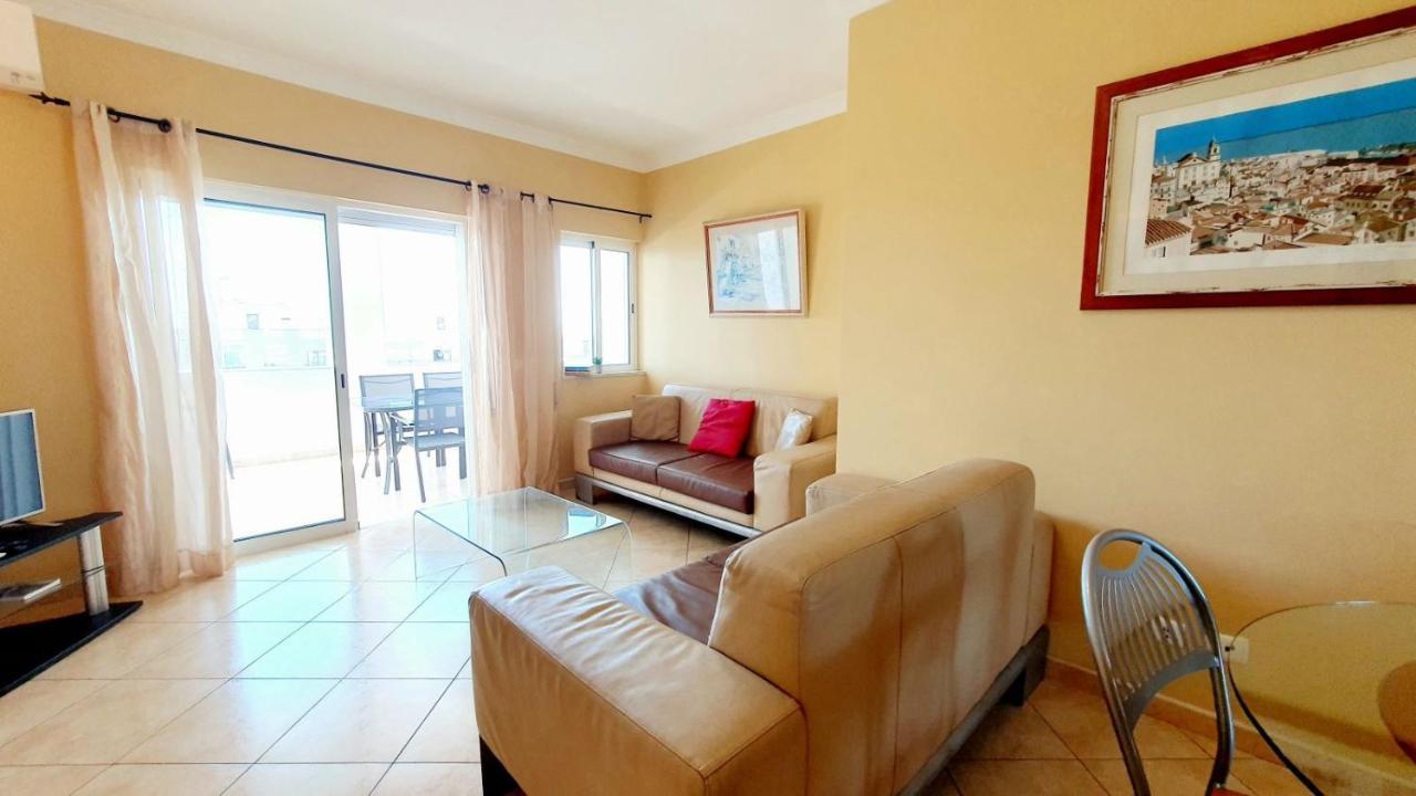 Quarteira Beach Vacation: 2Br Steps To The Sand Extérieur photo