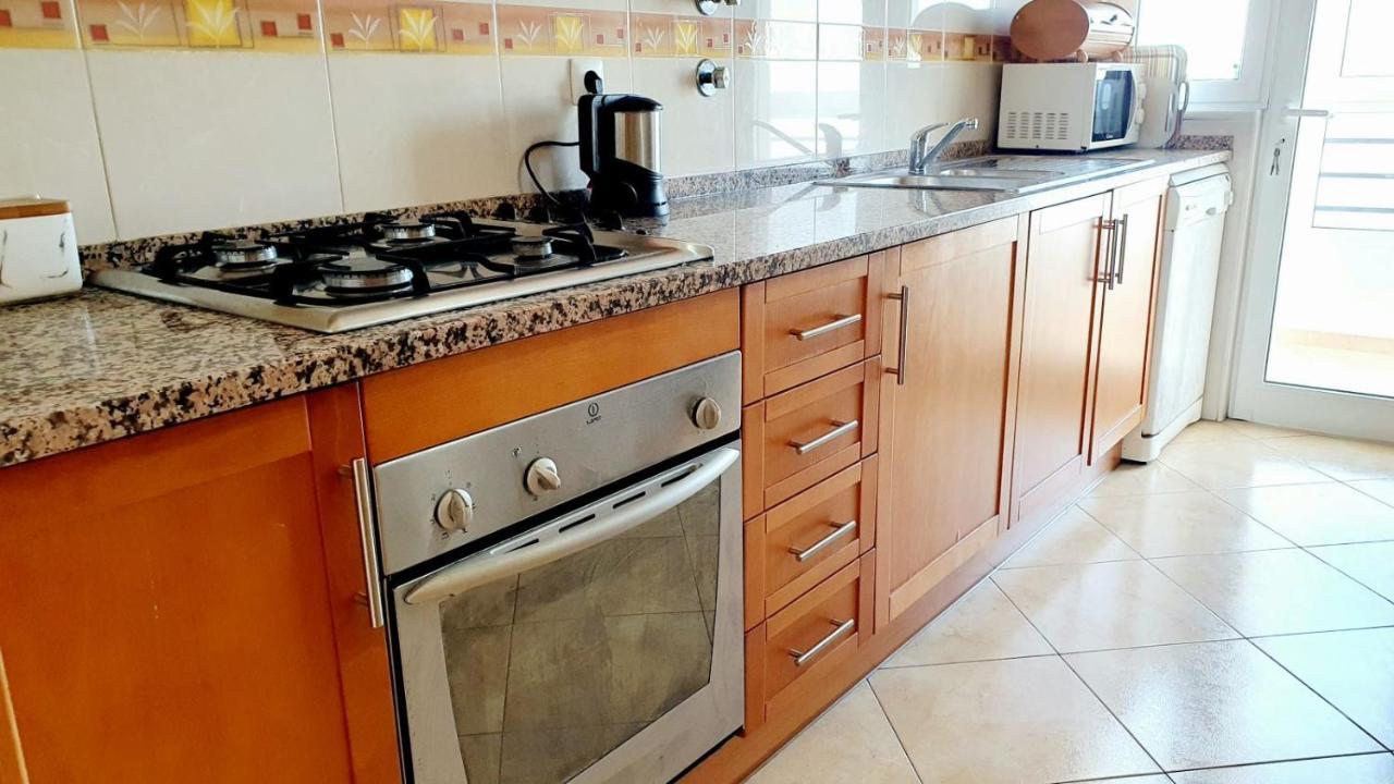 Quarteira Beach Vacation: 2Br Steps To The Sand Extérieur photo