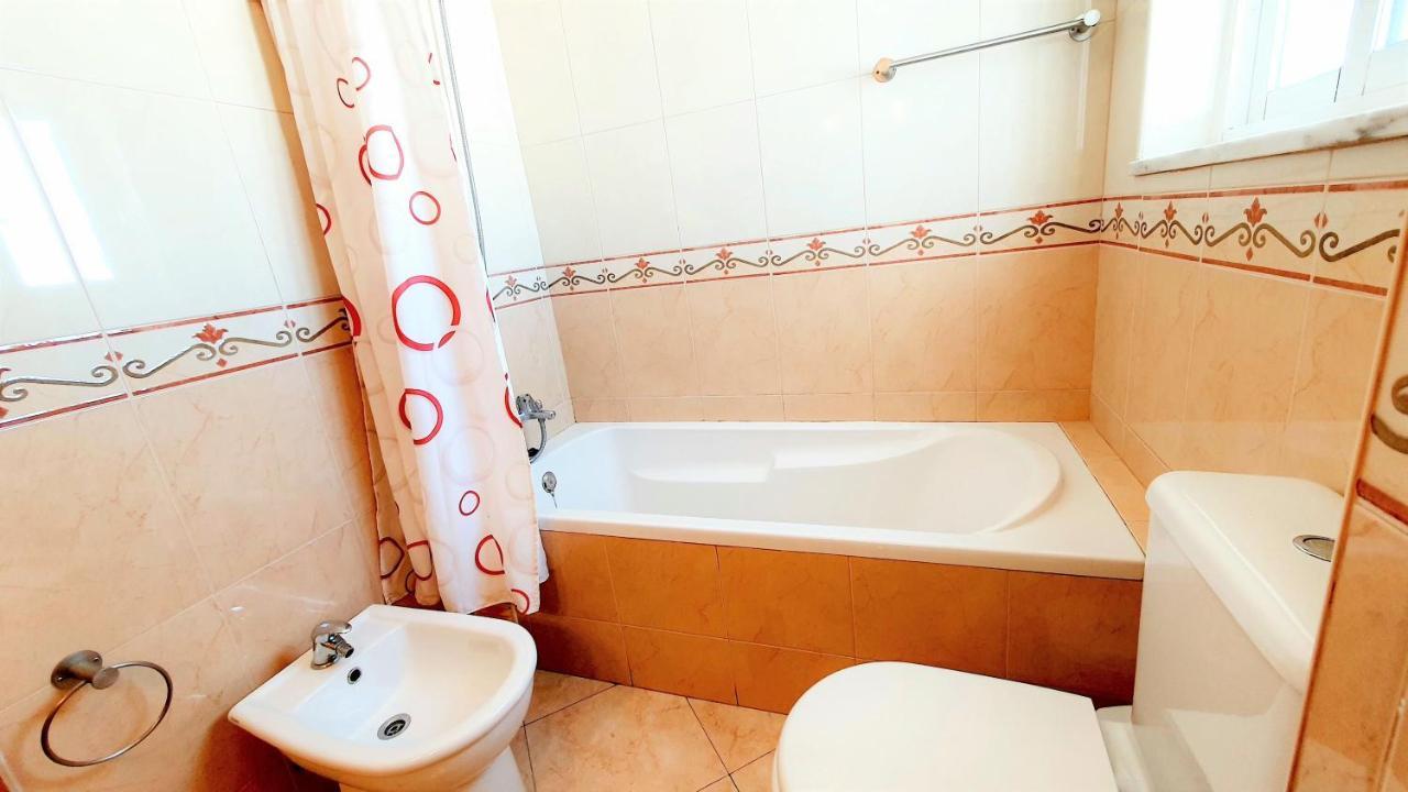 Quarteira Beach Vacation: 2Br Steps To The Sand Extérieur photo